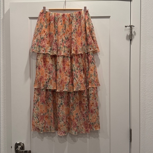 NWT ASTR tiered plisse maxi skirt in green/orange - Picture 4 of 6